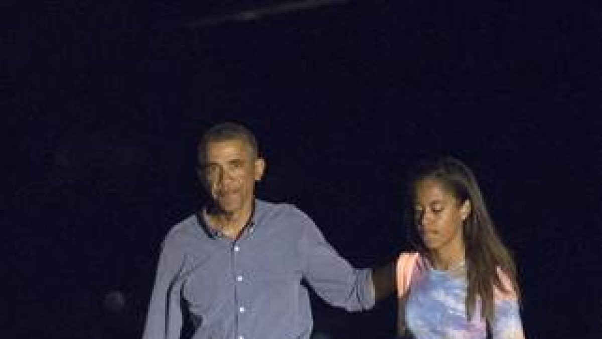 El presidente Obama y su hija Malia, en Washington, en agosto del año pasado.-Foto: KEVIN DIETSCH / POOL / EFE