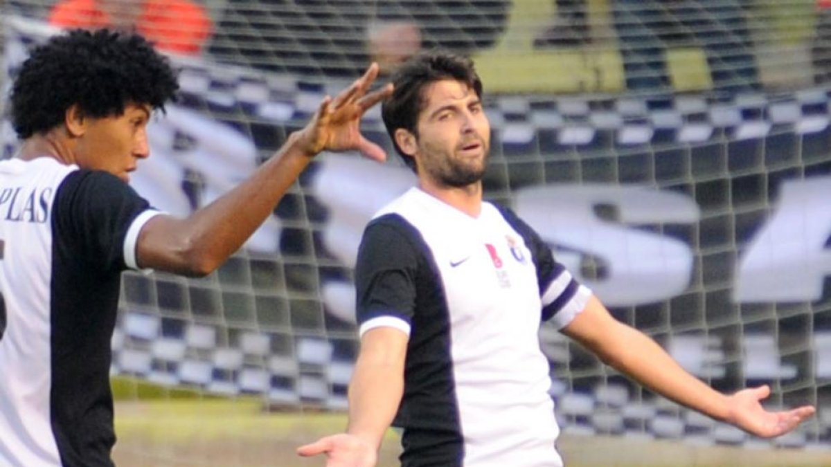 El defensor del Burgos CF Quesada confía en que el equipo superará de inmediato su mala racha-I. L. Murillo