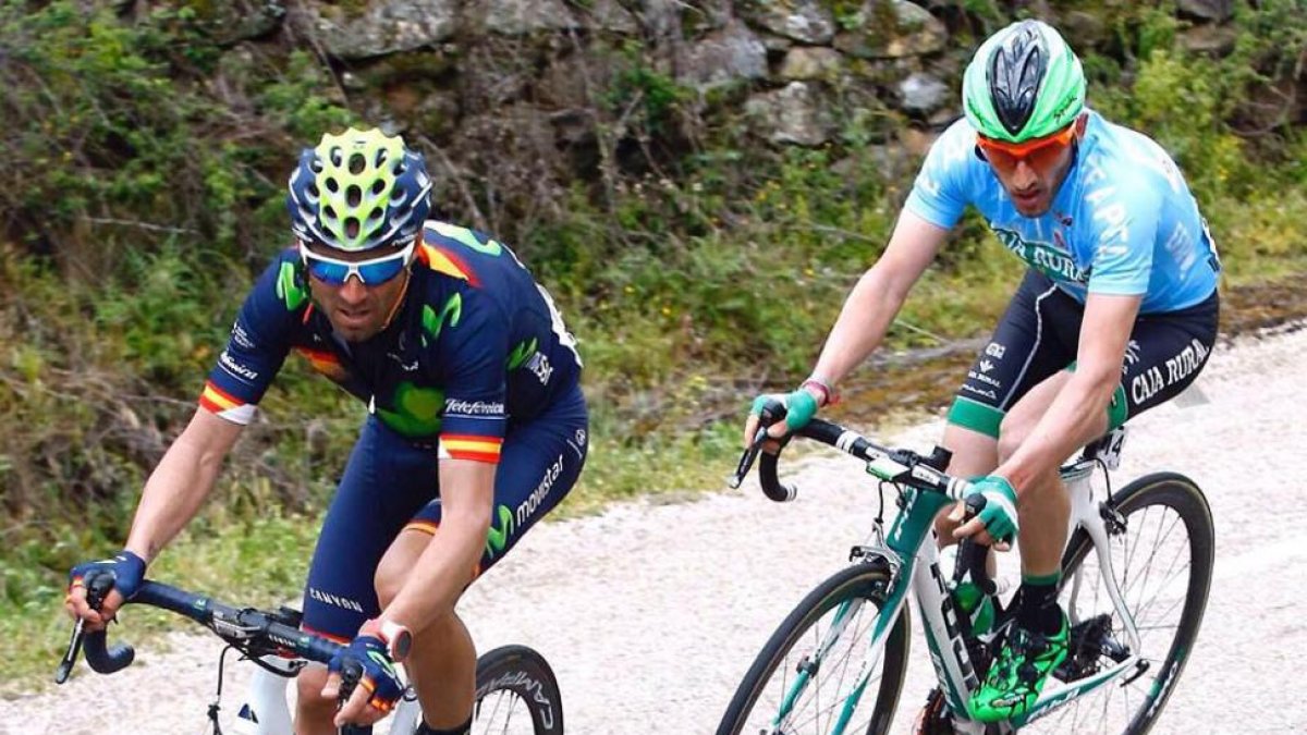 Valverde, vencedor de la ronda, y el burgalés Carlos Barbero, en plena acción en la segunda etapa-@PhotoGomezSport
