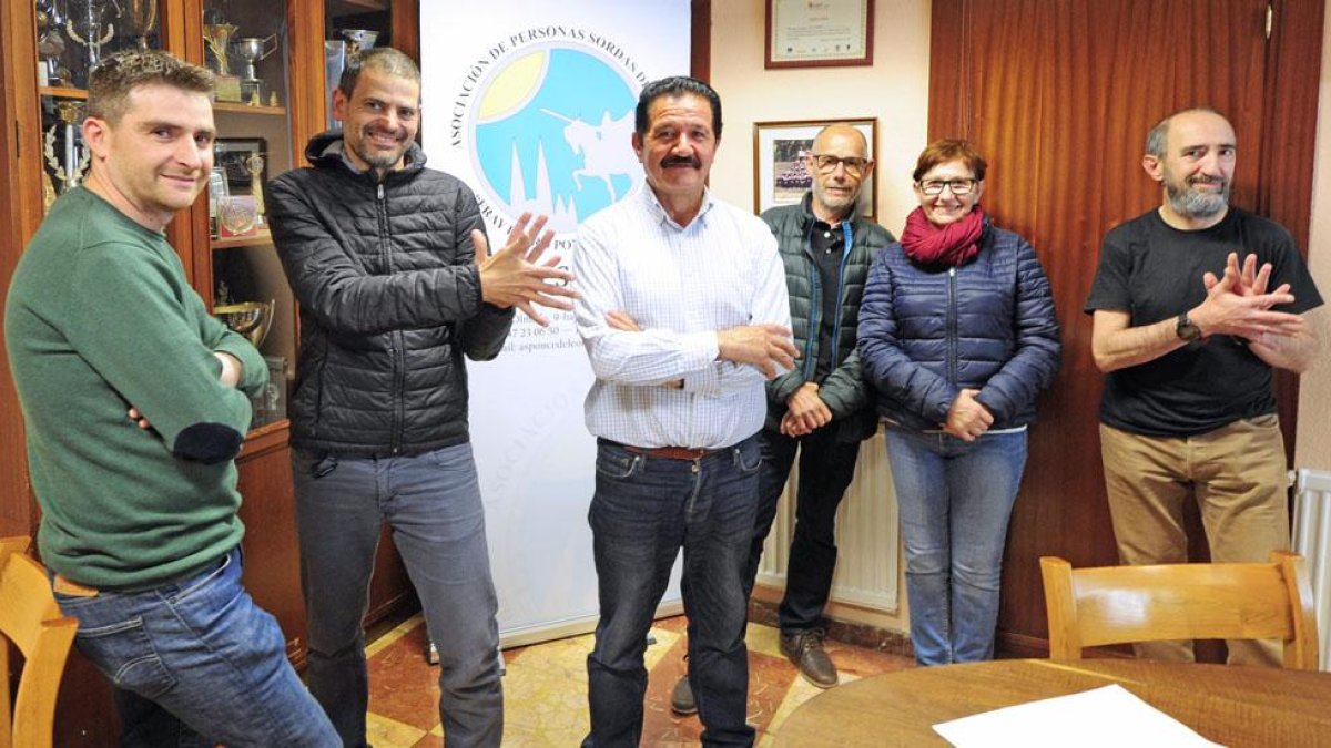 La Junta Directiva de APSBU defiende el valor de la lengua de signos, el acceso a servicios básicos y la ruptura de barreras comunicativas.-ISRAEL L. MURILLO