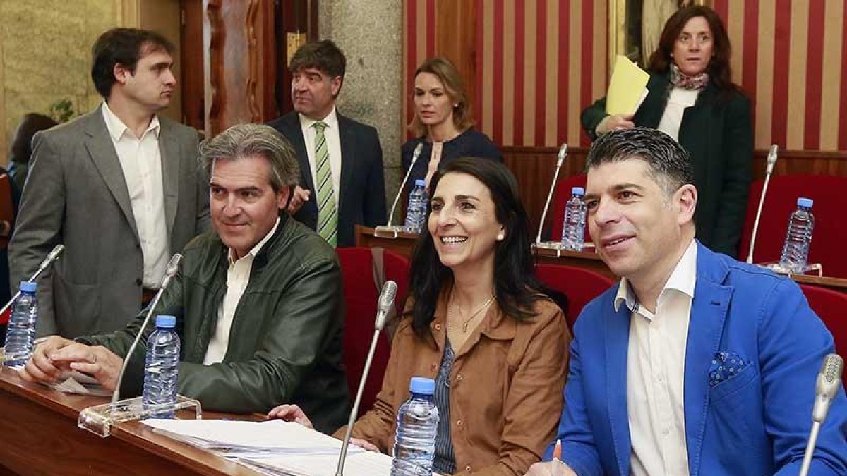 Los tres concejales de Ciudadanos durante un Pleno.-RAÚL G. OCHOA