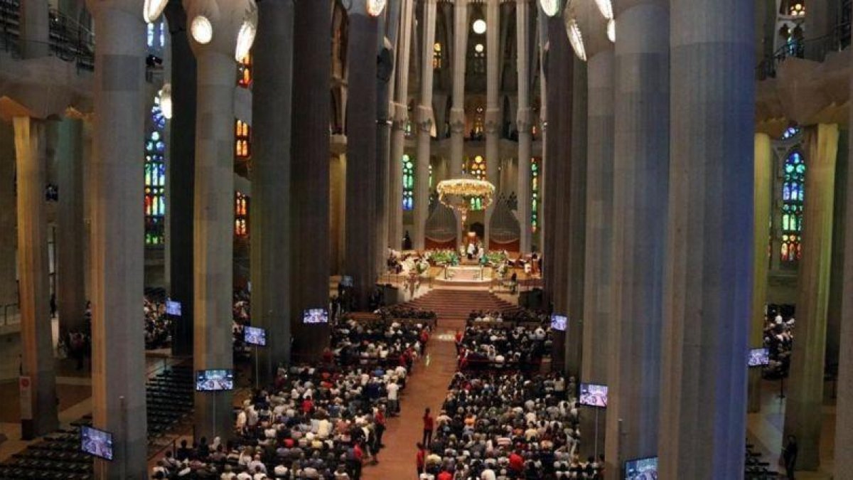 La misa en la Sagrada Familia.-ALEX RECOLONS