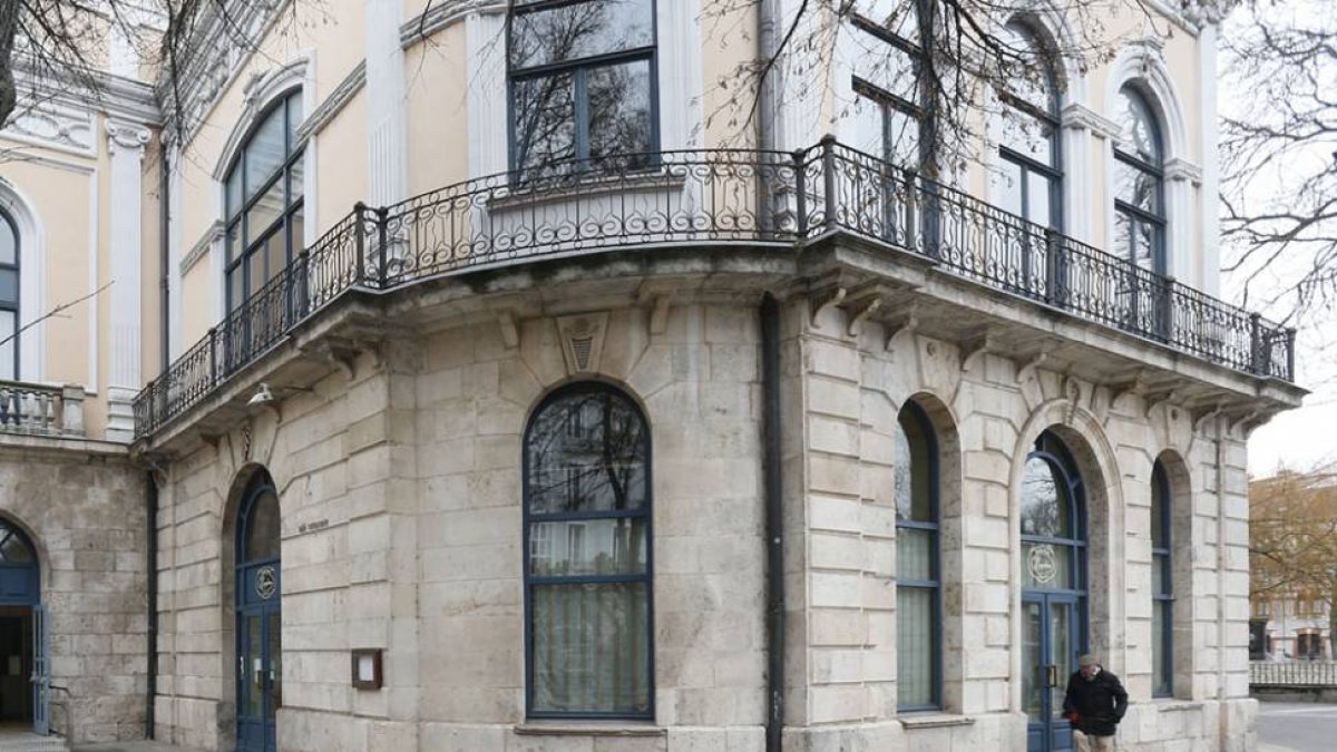 La cafetería Espolón cerró sus puertas este martes, después de cuatro años de un largo proceso judicial.-RAÚL G. OCHOA