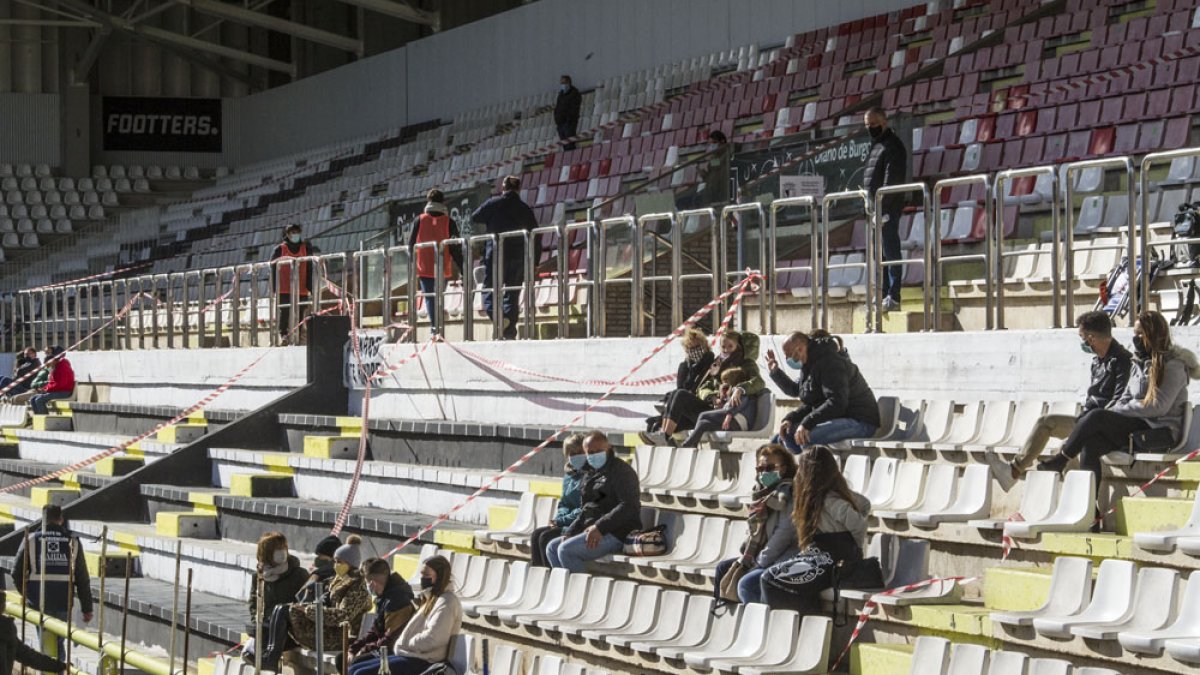 Imagen del Fondo Norte en el primer partido con público en El Plantío, el pasado 11 de octubre. I. L. MURILLO