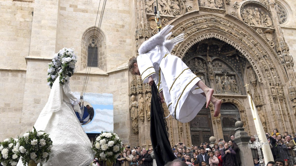 Imagen de la bajada del Ángel en Aranda de Duero. ICAL