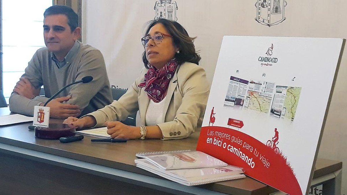 Alberto Luque, gerente del Consorcio del Camino del Cid, y Raquel Contreras, diputada de la Diputación de Burgos.-ECB