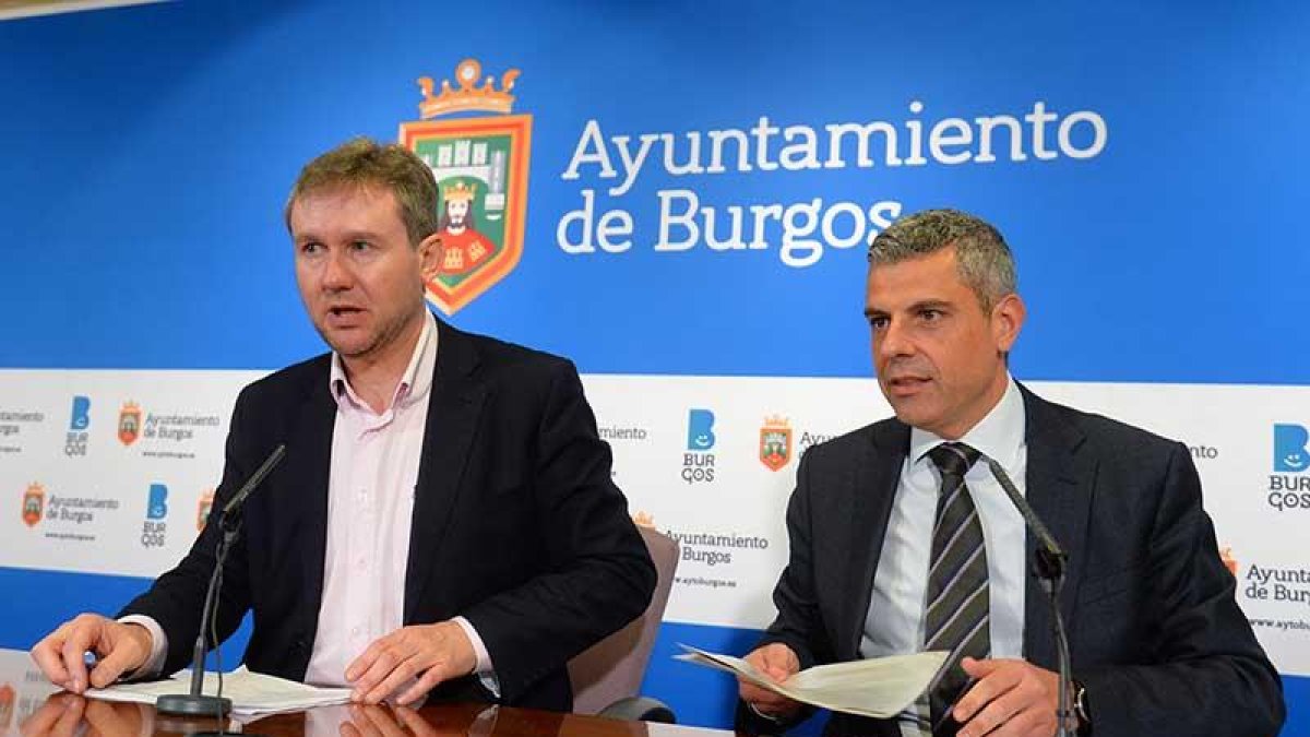Javier Lacalle y Marc Benhamou, ayer, durante la presentación del servicio ‘Nomina 15’.-ICAL