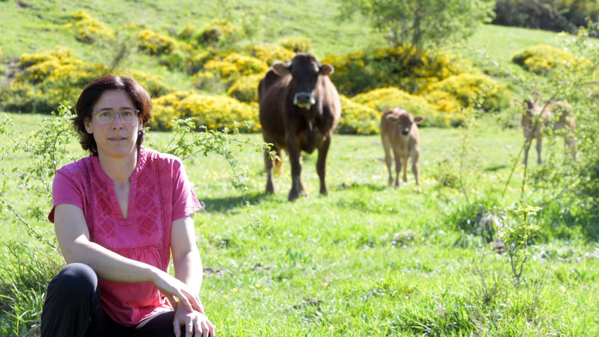 Inma González, ganadera en el pueblo burgalés de Los Valcárceres. ICAL