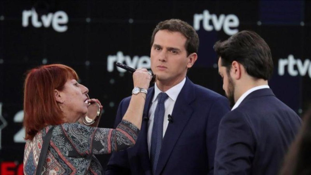 El líder de Ciudadanos, Albert Rivera, antes de dar comienzo el debate en RTVE el 22 de abril ante las elecciones generales del 28-M.-EFE / JUANJO MARTÍN