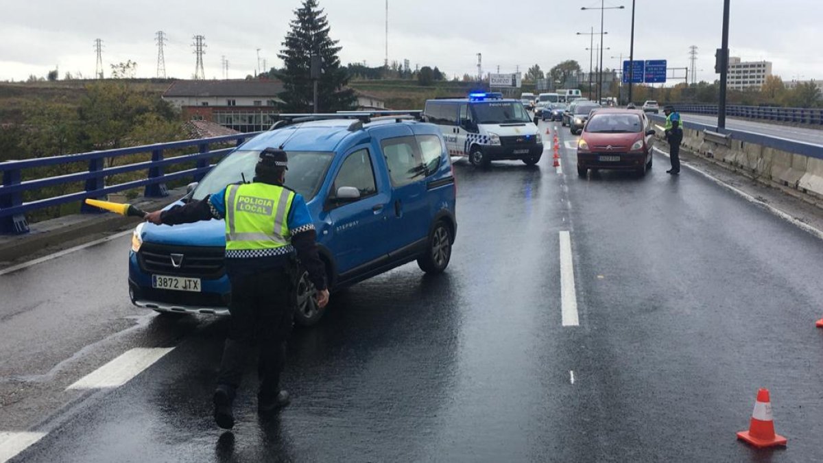 Control policial en Burgos. ISRAEL L. MURILLO