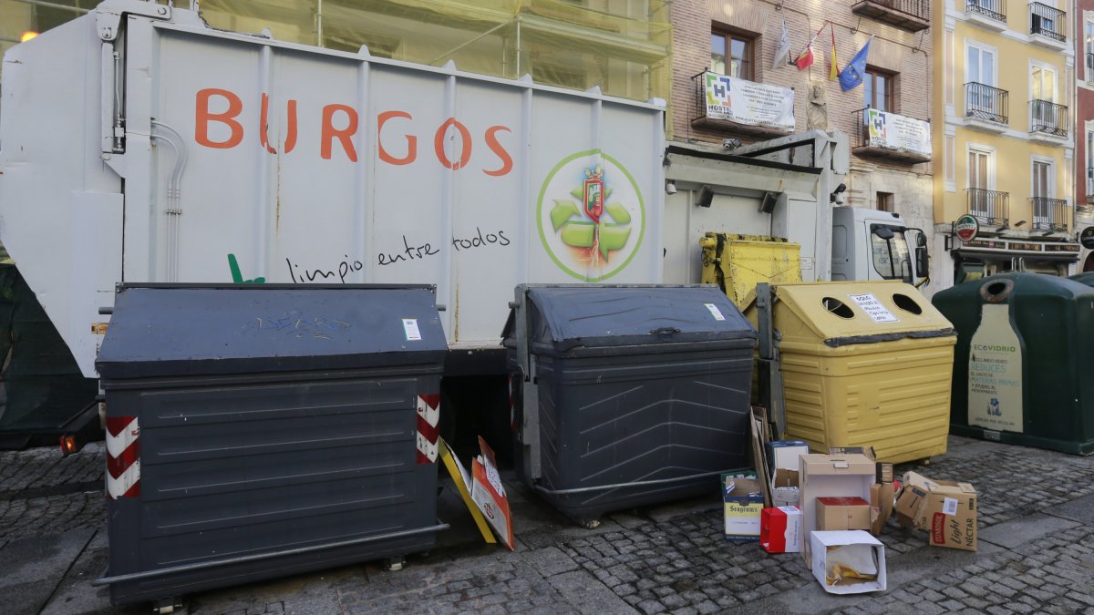 Imagen de un camión de recogida de basuras. RAÚL G. OCHOA