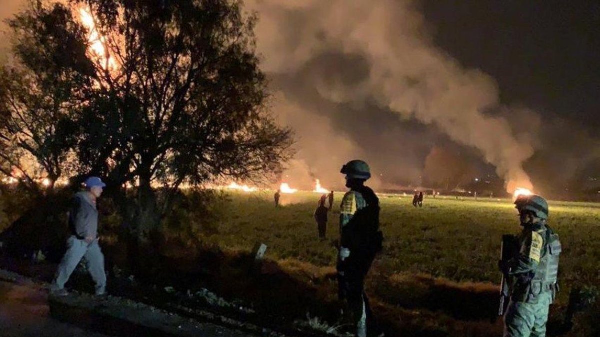 En la tragedia del estado de Hidalgo, el accidente ocurrió al finalizar la tarde de este viernes en el municipio de Tlahuelilpan.-REUTERS