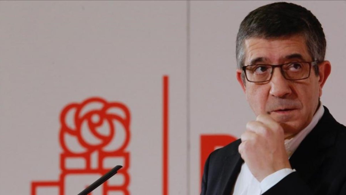 Patxi López, durante su presentación como candidato a liderar el PSOE, el pasado domingo en Madrid.-JUAN MANUEL PRATS