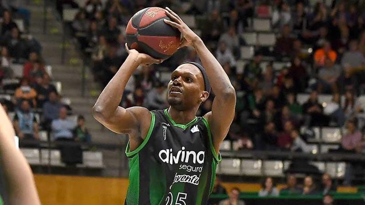 McFadden tira a canasta en un partido de la pasada campaña con la camiseta del Joventut.-ACB PHOTO