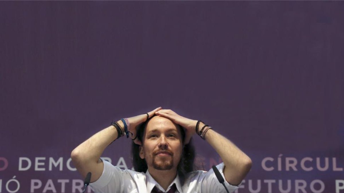 Pablo Iglesias, en el escenario de Vistalegre 2 tras conocer su victoria.-JUAN MANUEL PRATS
