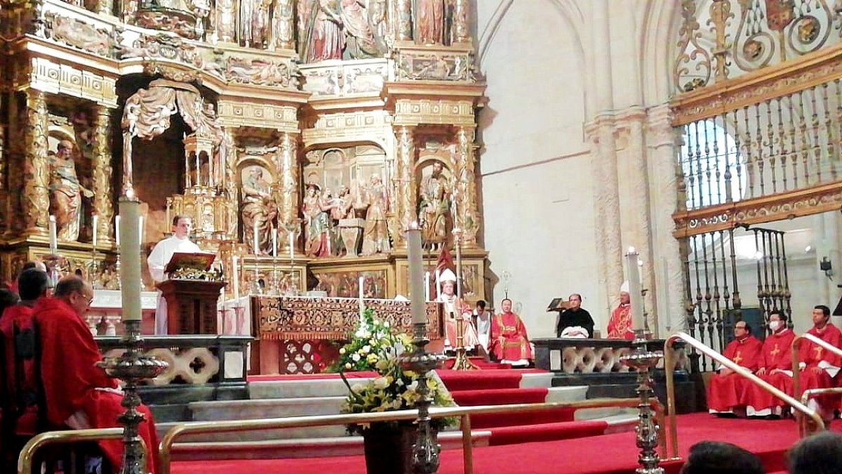 El arzobispo de Burgos, don Mario Iceta, presidió la misa pontifical en la solemnidad de los apóstoles Pedro y Pablo. S. L. C.