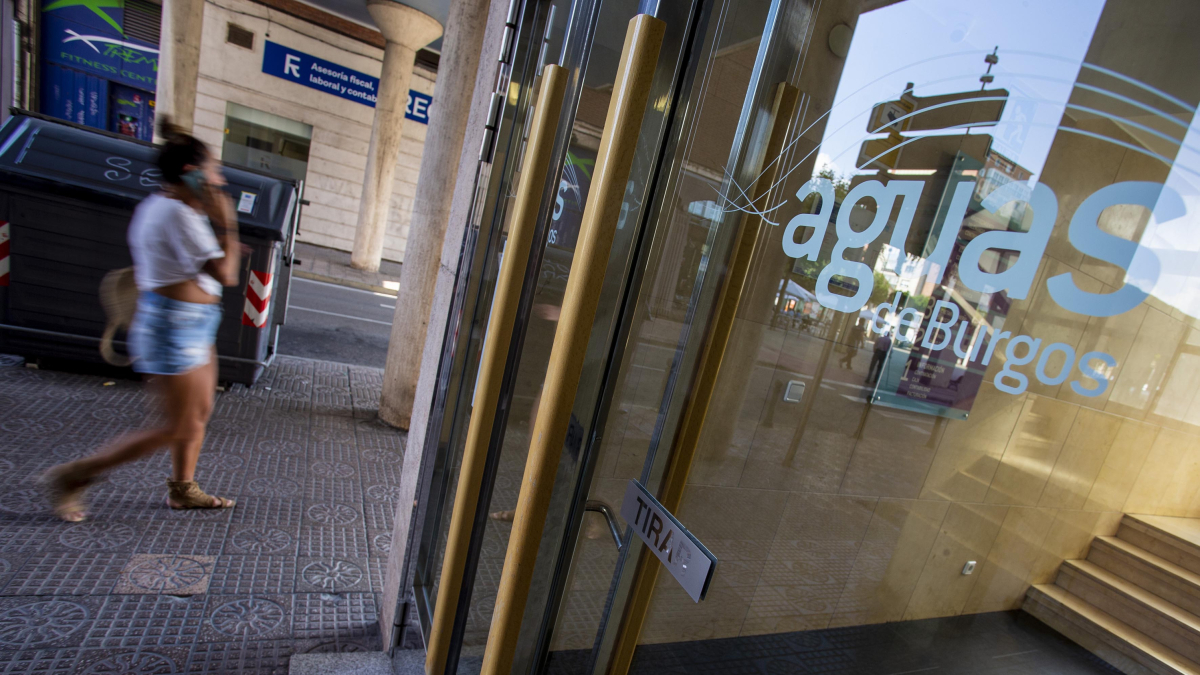 Las oficias de Aguas de Burgos se encuentran en la plaza de España.