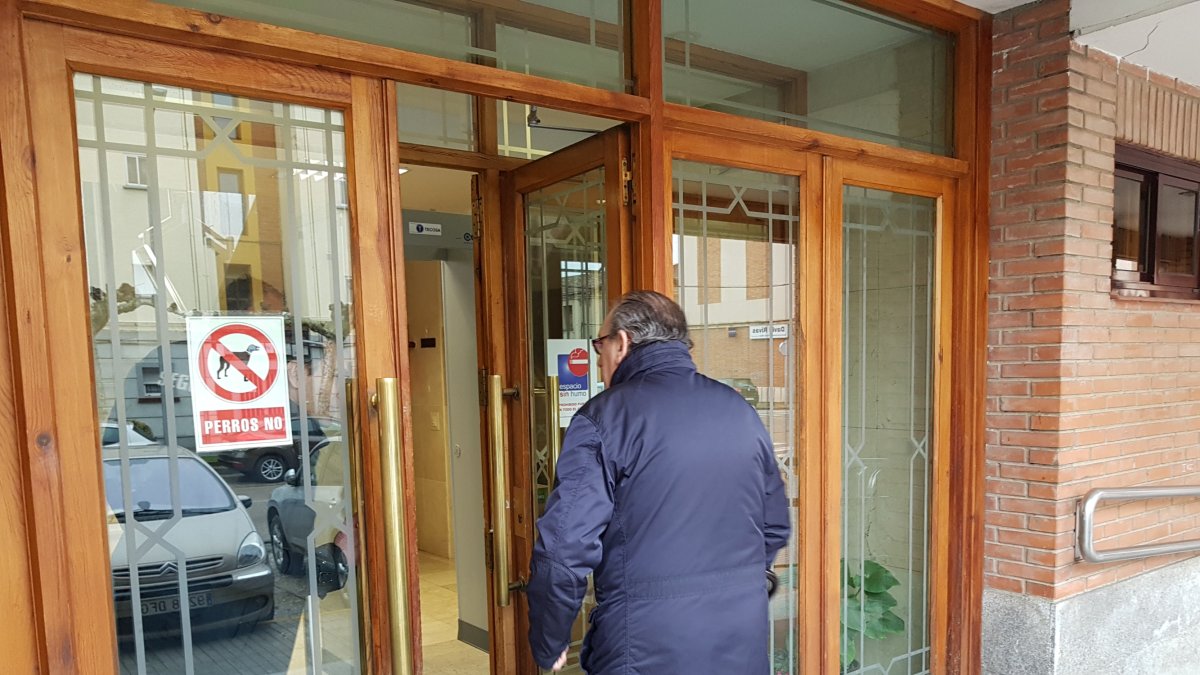 El empresario de Proincove, Mariano Velasco accediendo al juzgado de Aranda en una de las sesiones. L. V.