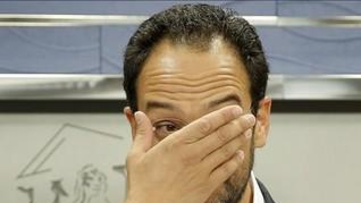 El portavoz parlamentario de los socialistas, Antonio Hernando, este martes en el Congreso.-JUAN RUIZ SIERRA