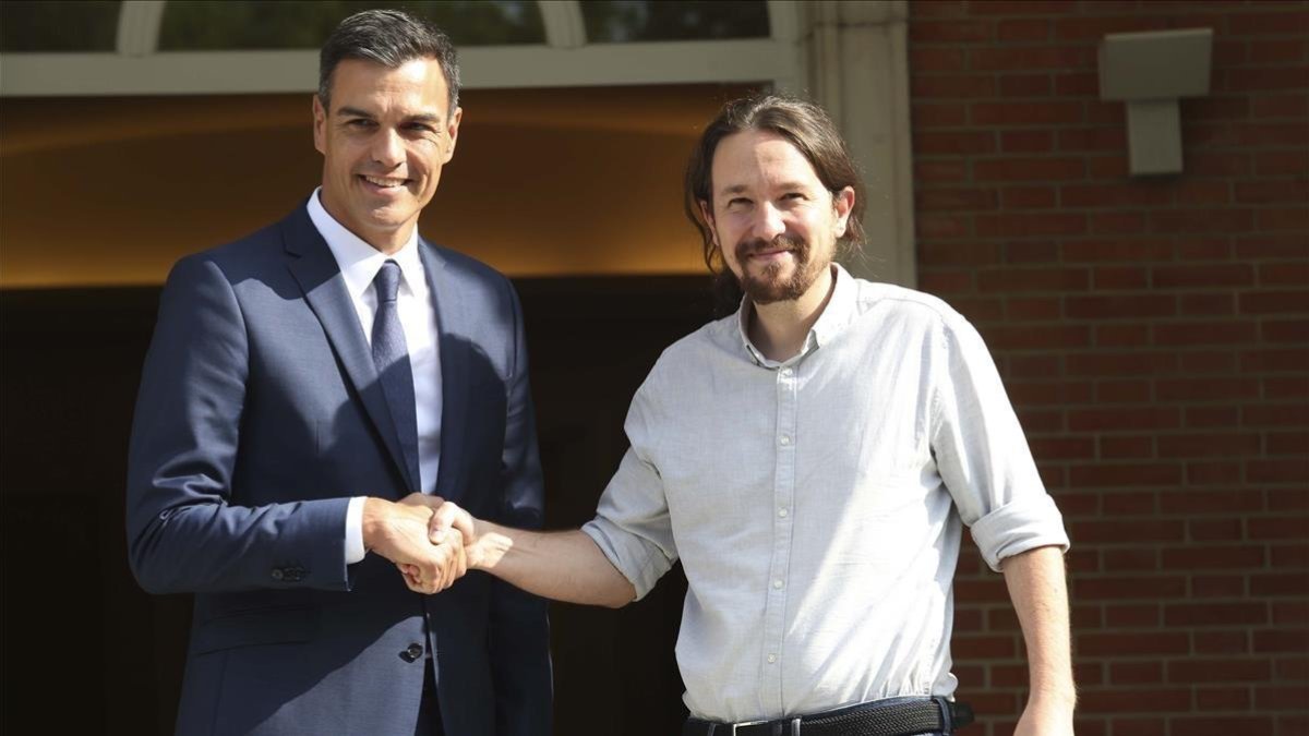 Pedro Sánchez y Pablo Iglesias, en el palacio de la Moncloa.-DAVID CASTRO