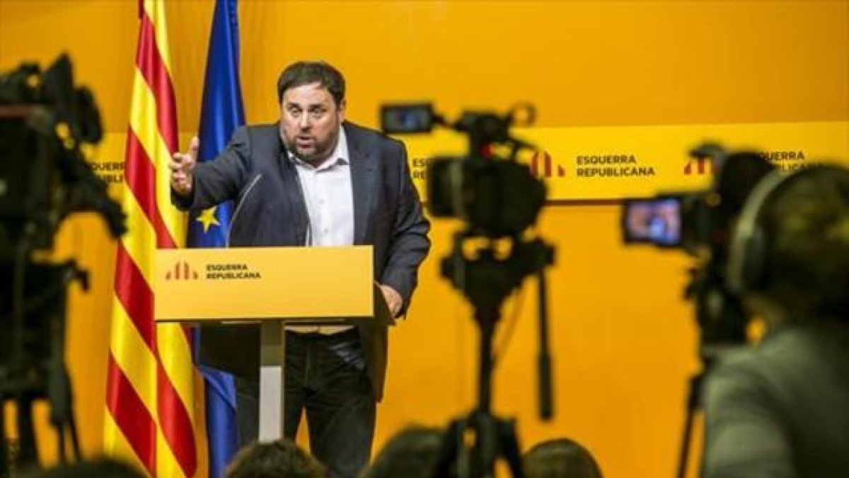 Junqueras, en rueda de prensa tras la reunión de la ejecutiva de ERC.-JOAN PUIG