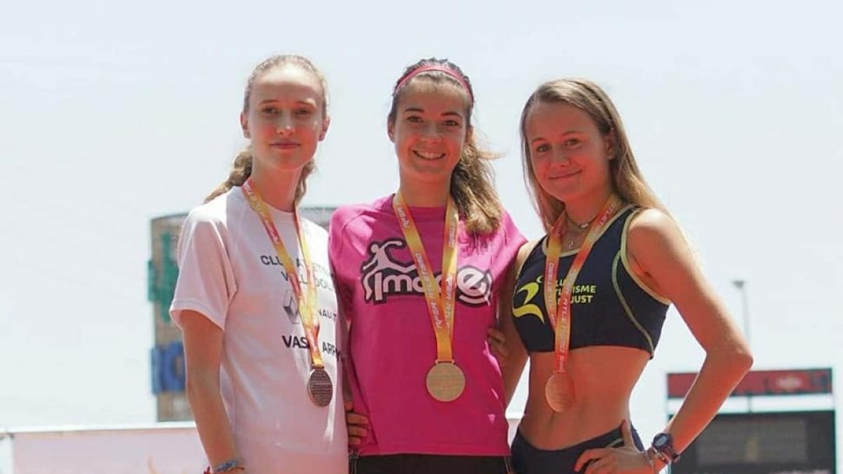 Marina Peña, con el oro en el podio de honor de los 10 kms marcha-ECB