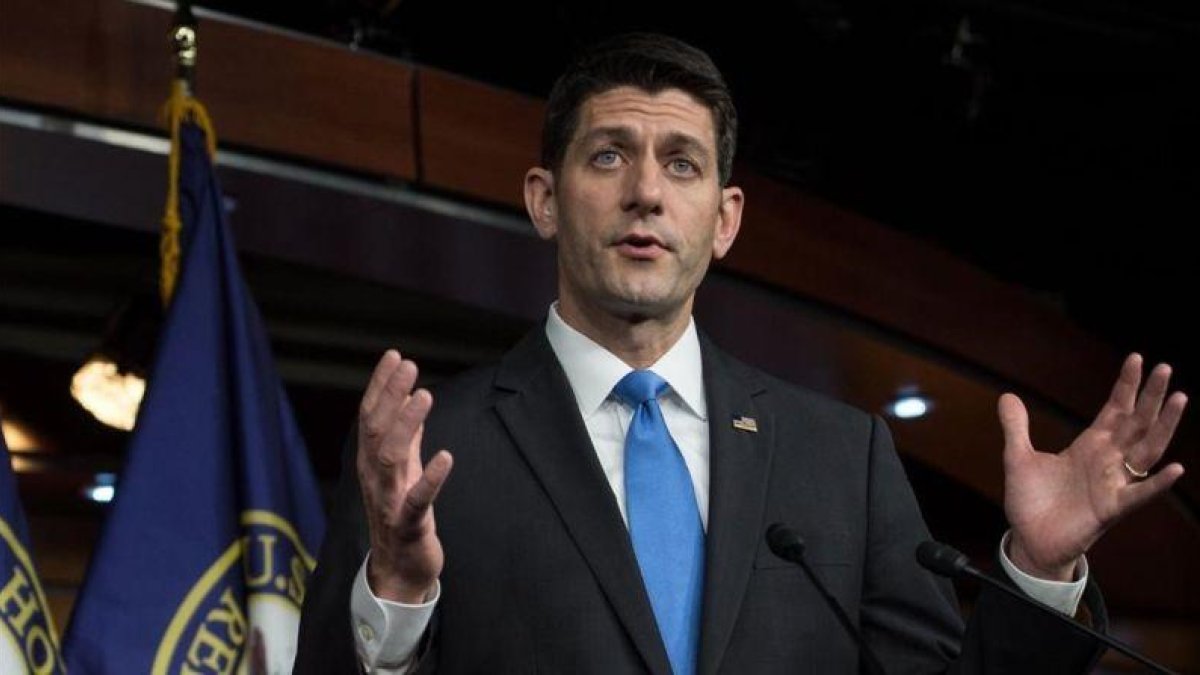 Paul Ryan se dirige a la prensa tras una reunión con Trump.-AFP / NICHOLAS KAMM