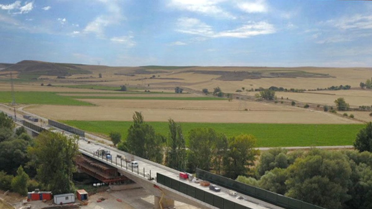 Estado actual de las obras en el puente de Frandovínez.-ISRAEL L. MURILLO