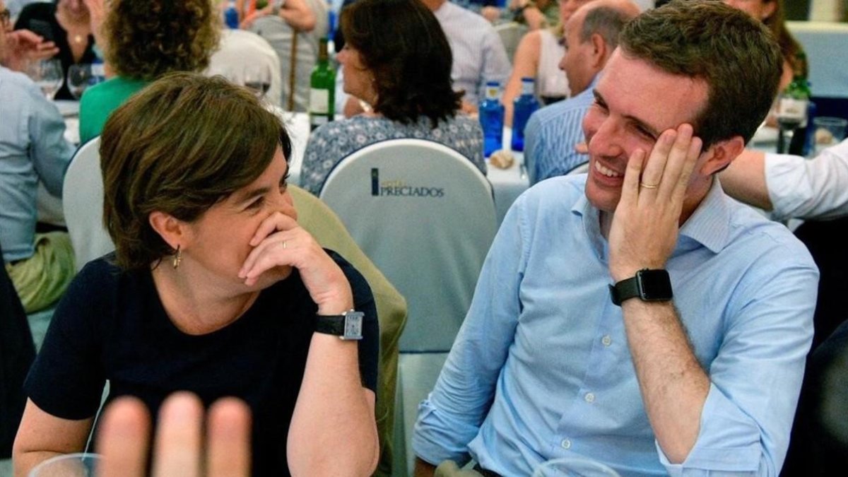 Santamaría y Casado, el martes por la noche en un restaurante en el centro de Madrid, durante la cena de verano del grupo parlamentario del PP.-EFE / DAVID MUDARRA