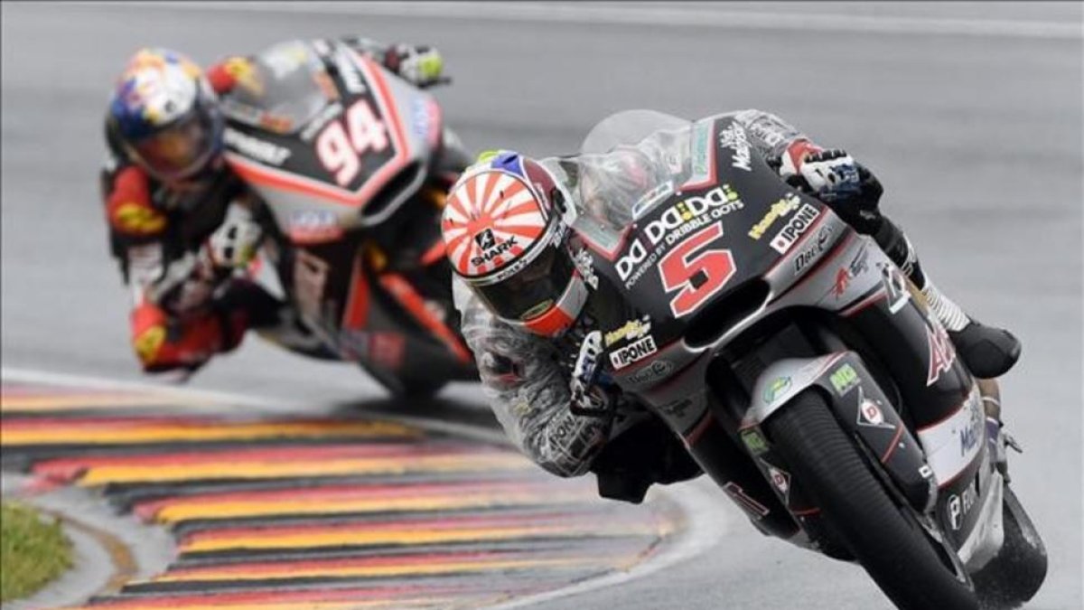 El francés Johann Zarco gana la carrera y ya lidera el mundial.-AP / JENS MEYER