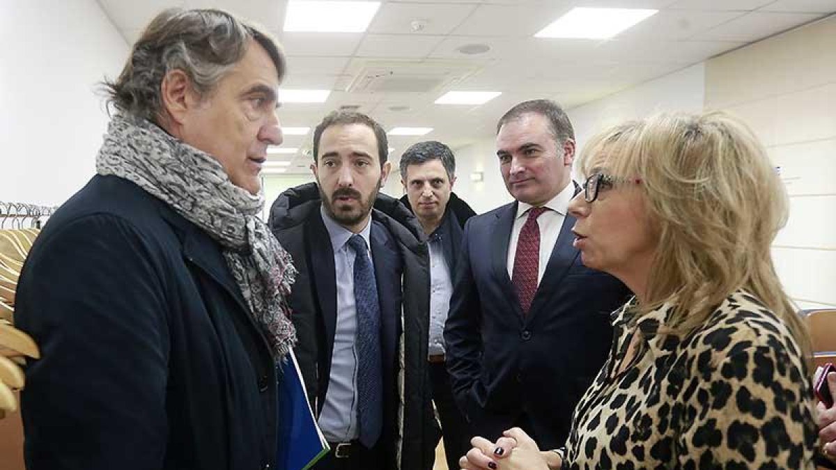 José María Ribot, a la izquierda, junto Jorge Arnau y Emiliana Molero.-RAÚL G. OCHOA