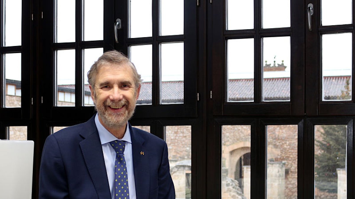 El rector Manuel Pérez Mateos. ECB