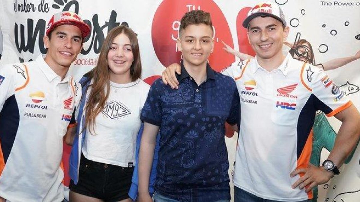 Marc Márquez, Lucia Ortego, Robert Juárez y Jorge Lorenzo, unidos alrededor de la Fundación Pequeño Deseo.-HONDA / ALEJANDRO CERESUELA