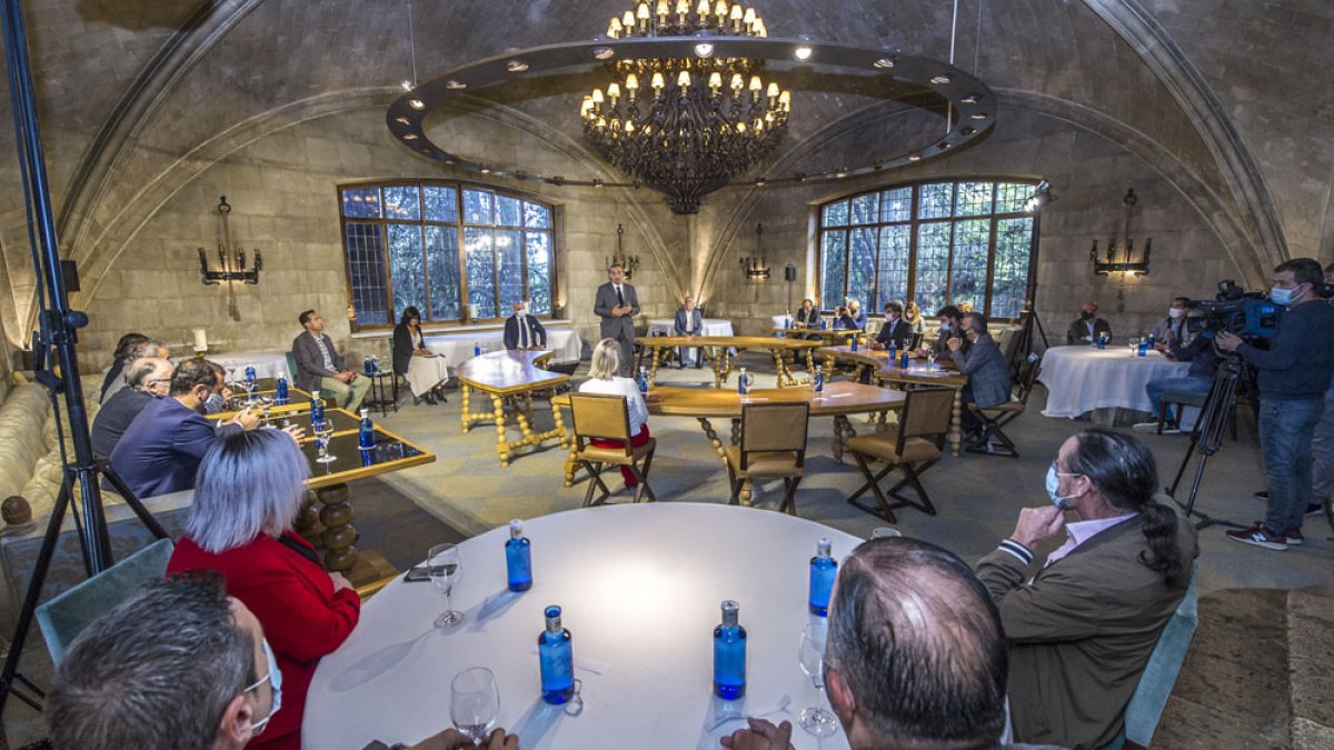 Un momento de la jornada ‘Conversaciones en Evolución’, ayer, en el Hotel Landa dedicada al futuro de la hostelería y la restauración. ISRAEL L. MURILLO