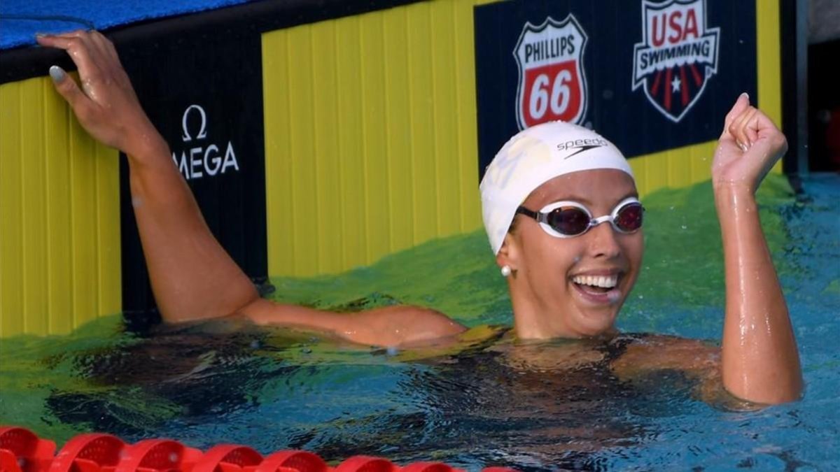 Kathleen Baker celebra el nuevo récord mundial de 100 metros espalda.-EL PERIÓDICO