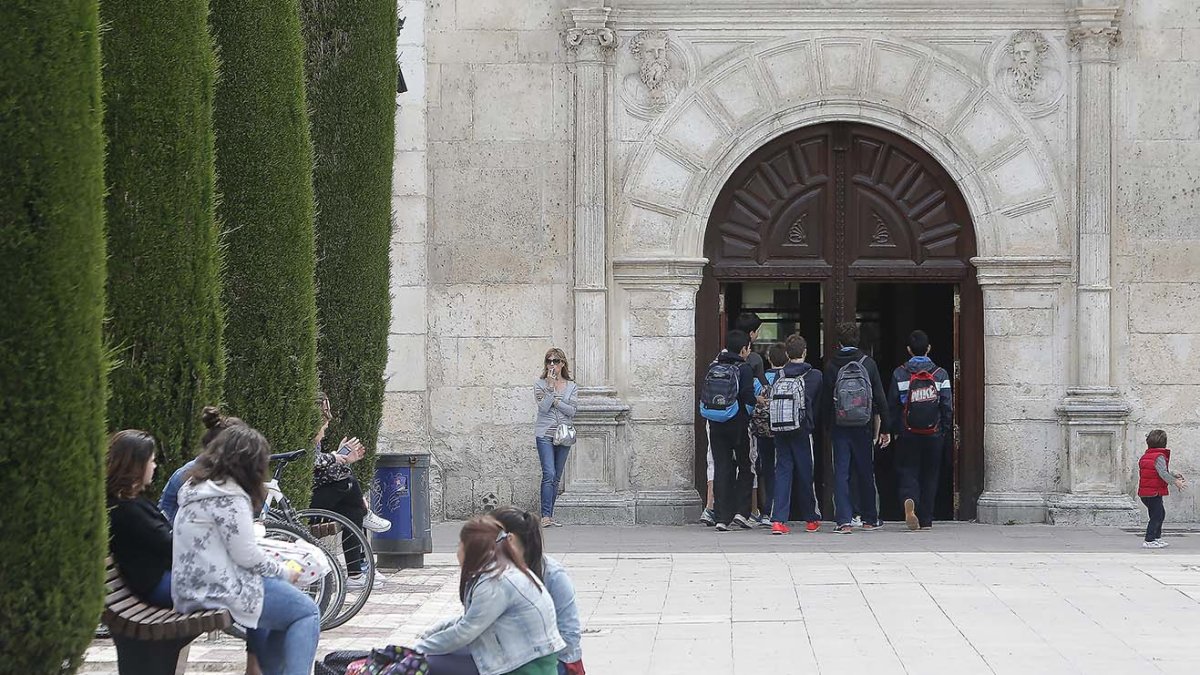 Los centros educativos reabren en las clases de refuerzo de la EBAU que son voluntarias. R.G.O.