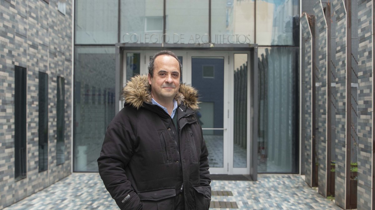 El decano del Colegio Oficial de Arquitectos, Javier Achirica. RAÚL G. OCHOA