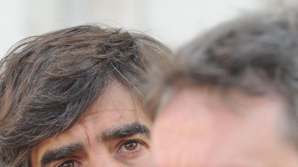 Fernando Gómez, detrás de Javier Lacalle, en una imagen de archivo.-ISRAEL L. MURILLO