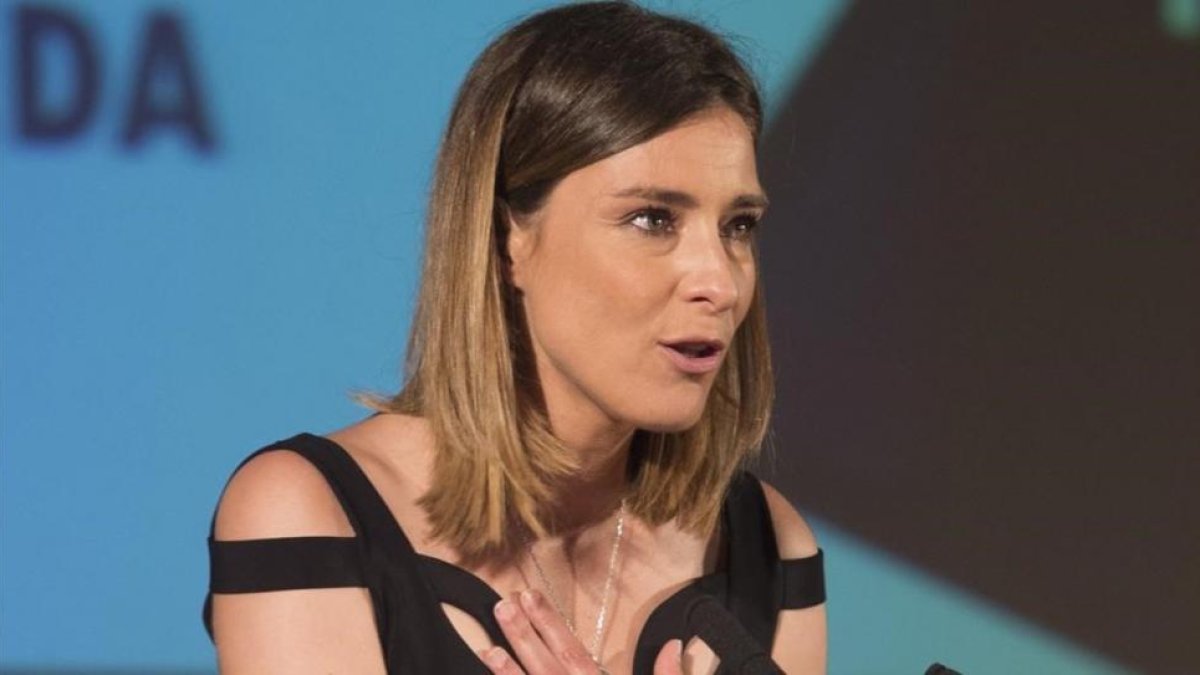 Sandra Barneda, en el momento de recoger el premio Triángulo Visibilidad.-GTRES