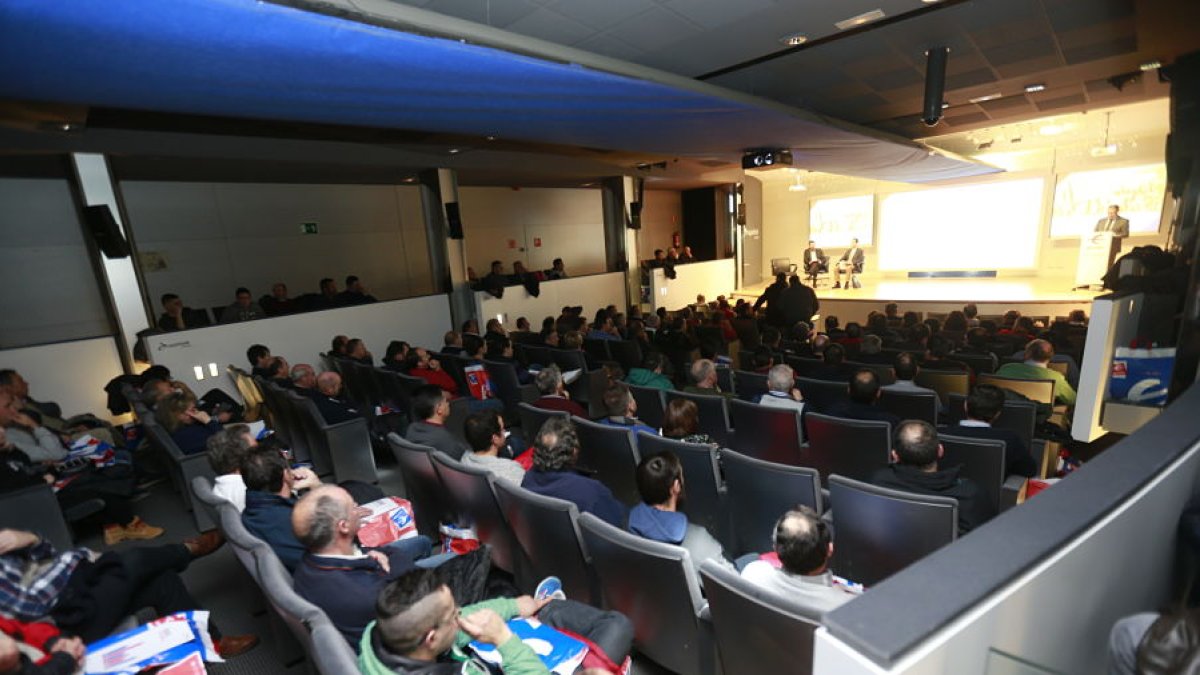 Imagen de archivo de un evento similar en el salón de actos de Ibercaja en la plaza de España de Burgos. R. G.