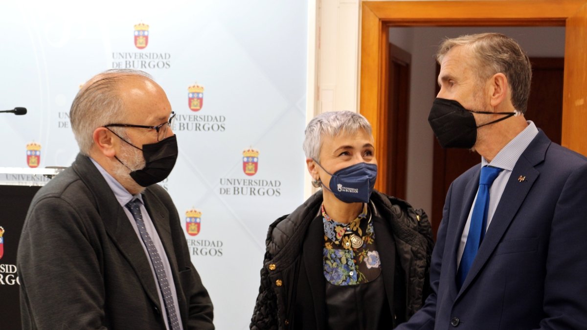 El rector de la UBU durante la presentación de las ayudas. UBU