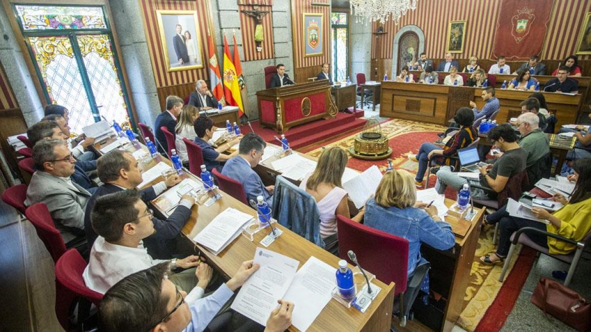El pleno de ayer se desarrolló en un ambiente de crispación durante buena parte de la sesión.-SANTI OTERO