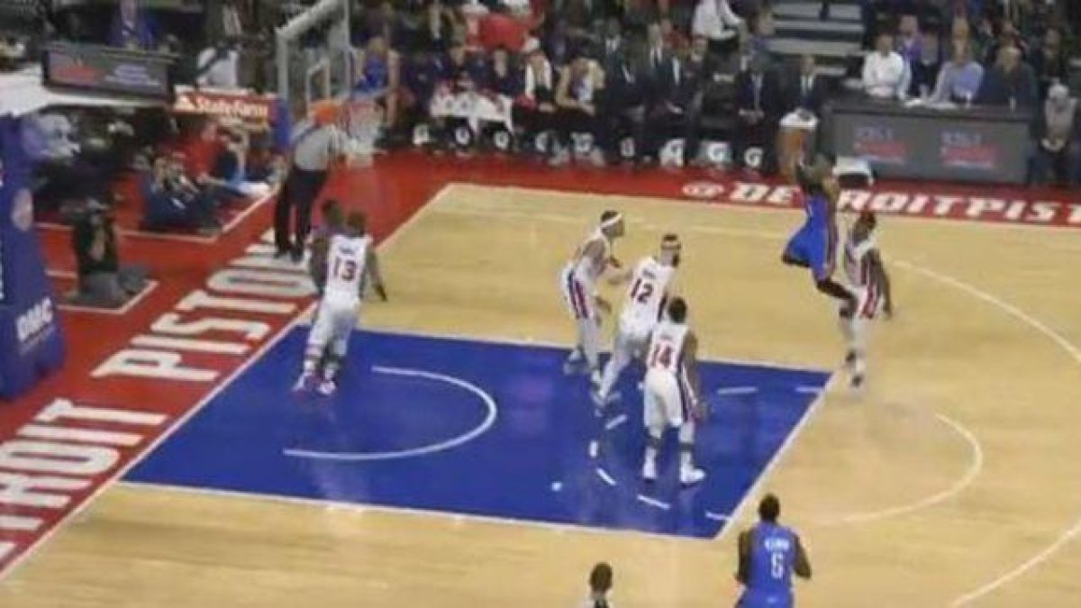 Russell Westbrook soltó el pie y pegó una patada a Caldwell-Pope en una zona delicada.-