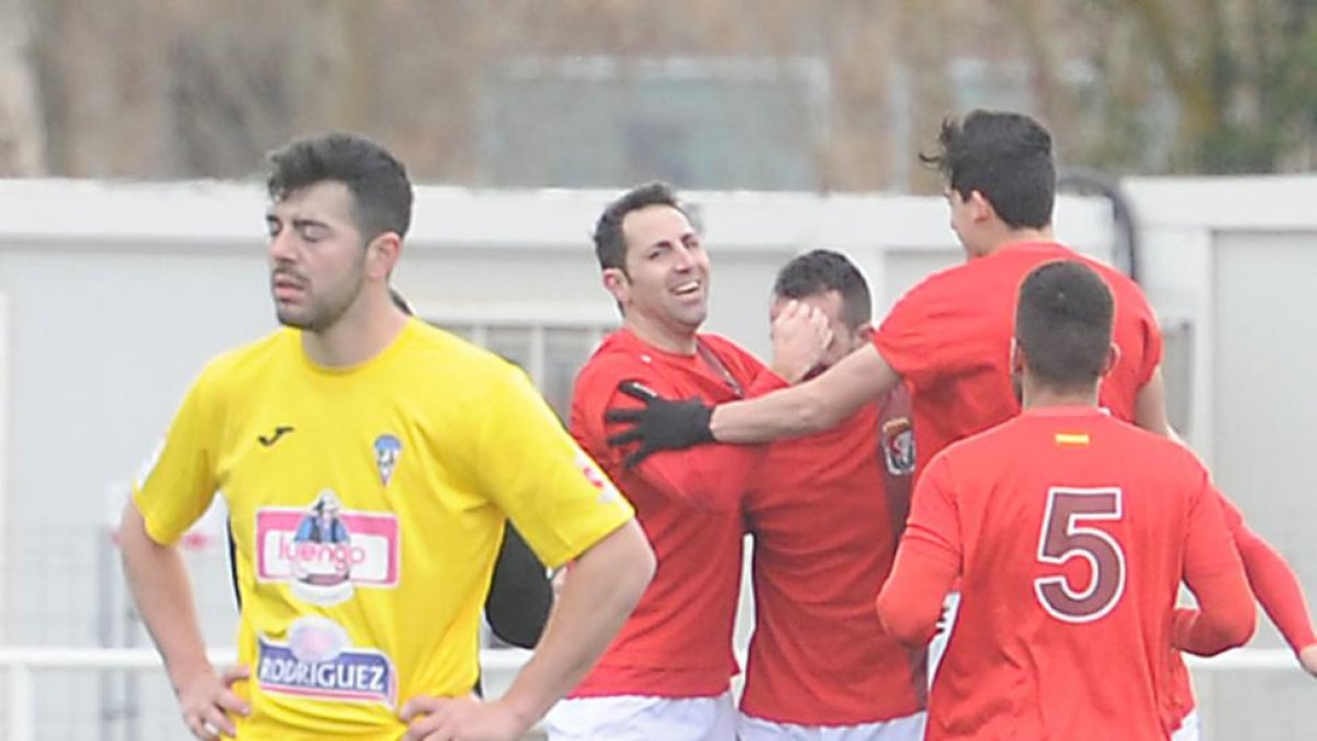 El Real Burgos festeja el gol de la victoria-I. L. Murillo