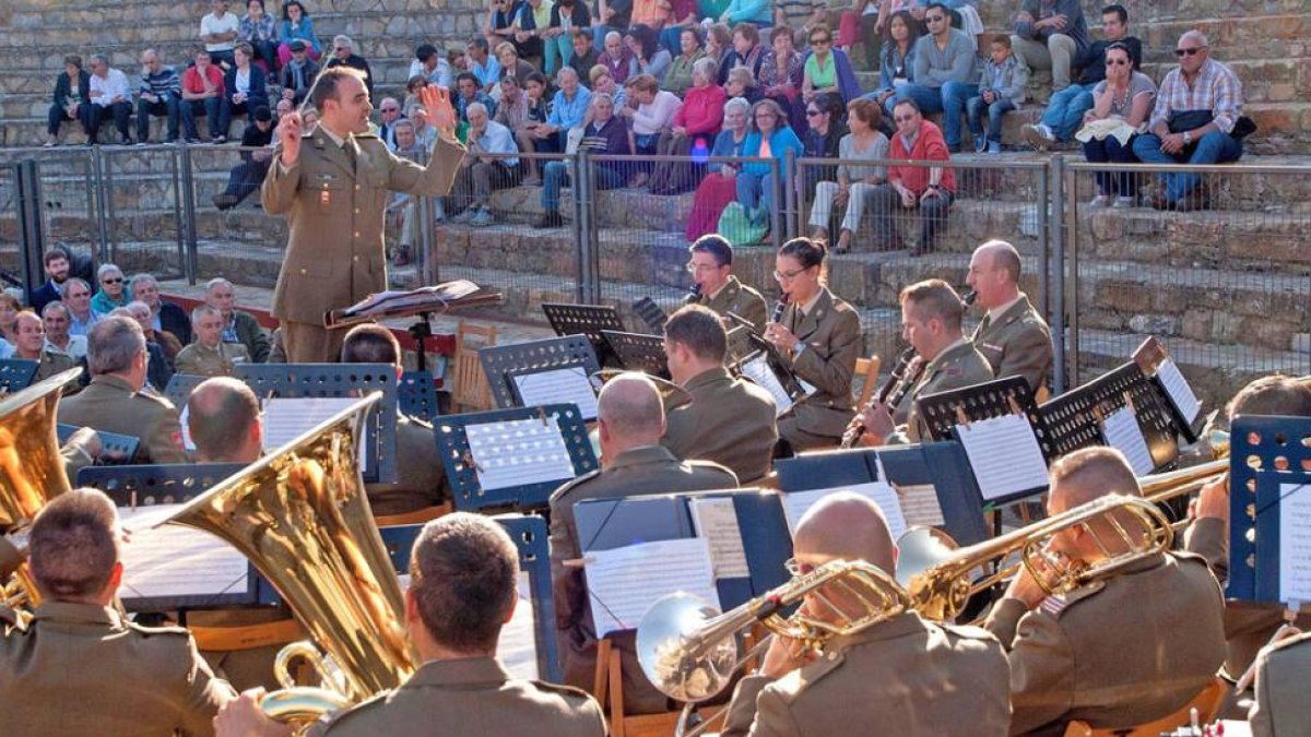 La banda durante uno de los conciertos en la provincia.-ICAL