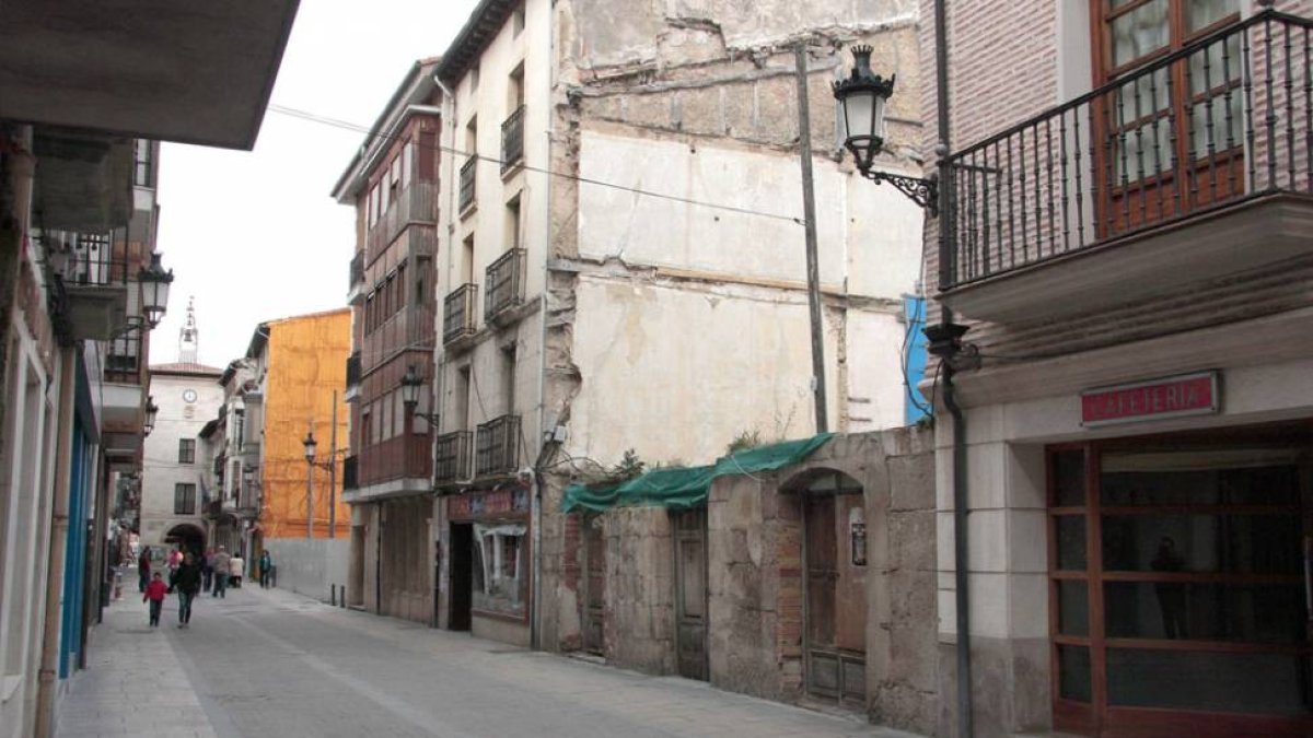 El nuevo plan persigue acabar con la proliferación de solares en el centro urbano.-G. G.