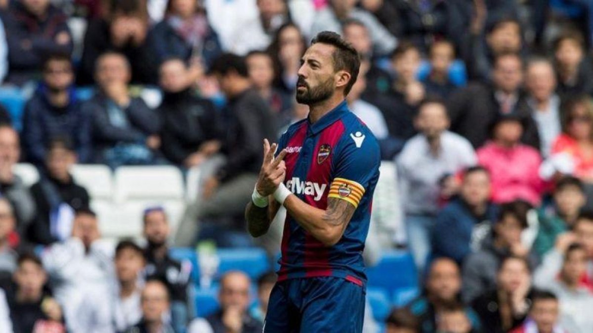 Morales celebra su gol ante el Real Madrid.-EFE / RODROGO JIMÉNEZ