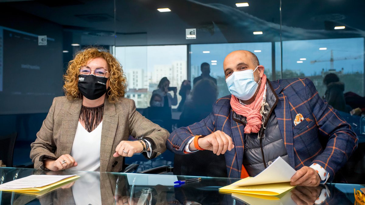 Consuelo Fontecha (FEC) y Fernando de la Varga (Federación de Hostelería). SANTI OTERO