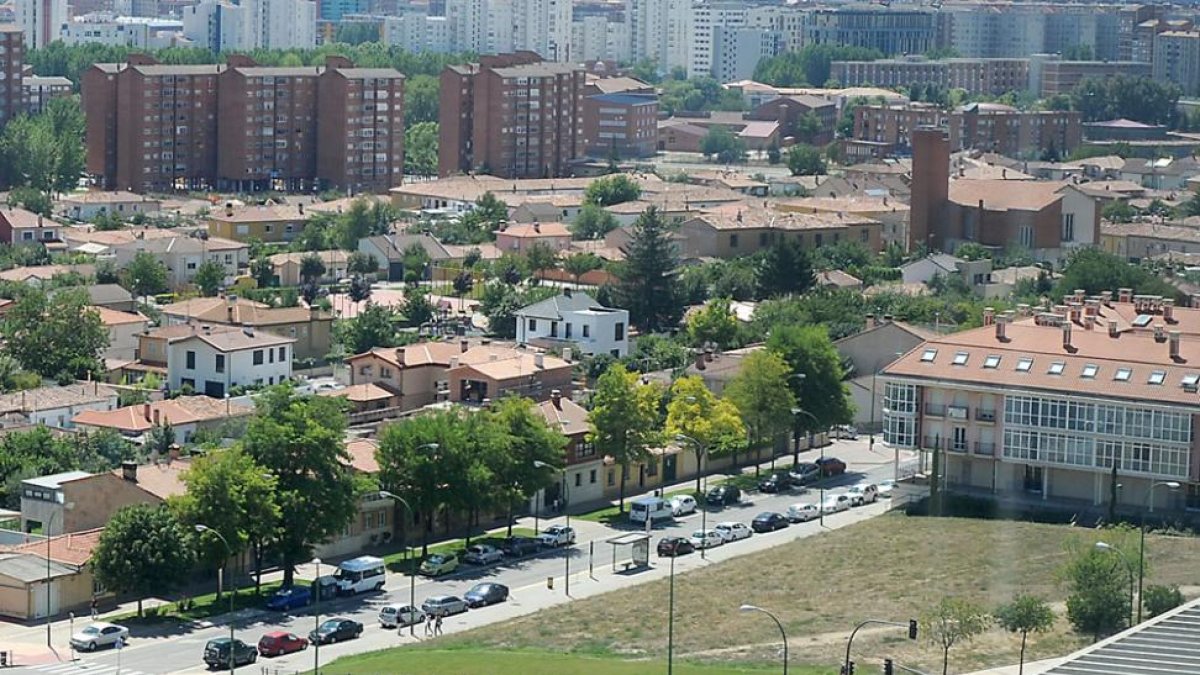 Vista de parcela donde Domusolco iba a construir un aparcamiento.-ISRAEL L. MURILLO