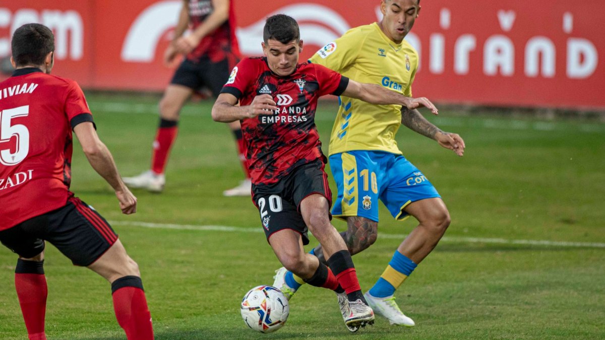 Víctor Gómez le gana la partida a su par. TWITTER / @CDMIRANDES